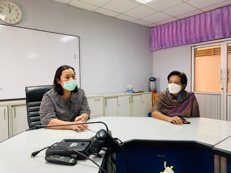 ผู้ช่วยศาสตราจารย์ ดร.วีณัฐ สกุลหอม คณบดีคณะครุศาสตร์ มหาวิทยาลัยสวนดุสิต เป็นประธานการประชุมสำนักงานคณะครุศาสตร์