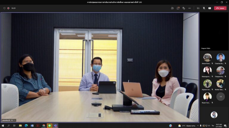 อาจารย์อัษฎา พลอยโสภณ รองคณบดีฝ่ายบริหารและกิจการนักศึกษา คณะครุศาสตร์ มหาวิทยาลัยสวนดุสิต เป็นประธานการประชุมคณะกรรมการกิจการนักศึกษา คณะครุศาสตร์