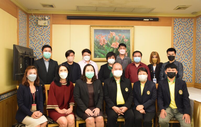 หลักสูตรประกาศนียบัตรบัณฑิต สาขาวิชาล่ามภาษามือ คณะครุศาสตร์ มหาวิทยาลัยสวนดุสิต ต้อนรับคณะศึกษาดูงานจากสาขาวิชาคอมพิวเตอร์ คณะวิทยาศาสตร์และเทคโนโลยี มหาวิทยาลัยราชภัฏสกลนคร