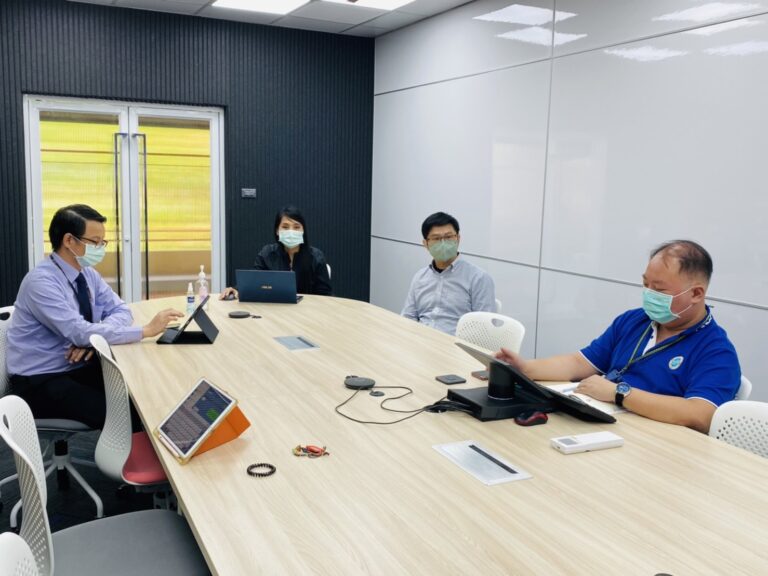 อาจารย์อัษฎา พลอยโสภณ รองคณบดีฝ่ายบริหารและกิจการนักศึกษา คณะครุศาสตร์ เป็นประธานการประชุมคณะกรรมการดำเนินงานฝ่ายพัฒนาบุคลากรและนวัตกรรมทางการศึกษา คณะครุศาสตร์ ครั้งที่ 1/2565