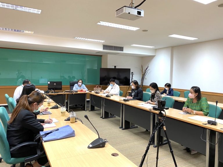 ประชุมร่วมกันเพื่อเตรียมความพร้อมการจัดการเรียนการสอน ภาคการศึกษาที่ 1 ปีการศึกษา 2565  โดยมีคณาจารย์และเจ้าหน้าที่คณะครุศาสตร์และบัณฑิตวิทยาลัย