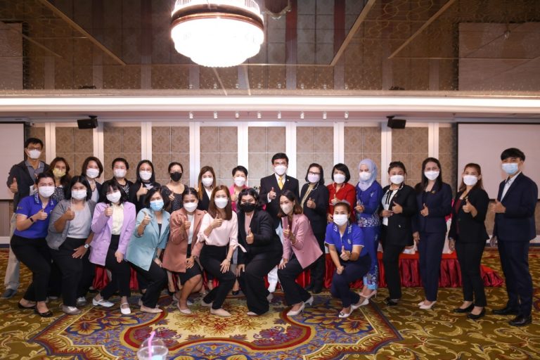 หลักสูตรศึกษาศาสตร์มหาบัณฑิต สาขาวิชาการจัดการศึกษาปฐมวัยและประถมศึกษานำคณะนักศึกษาปริญญาโท รุ่นที่ 1 เข้าเยี่ยมชมการดำเนินงานและห้องสื่อการเรียนรู้ของสถาบันพัฒนาคุณภาพวิชาการ (พว.)