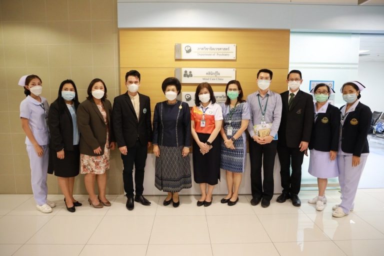 รองศาสตราจารย์พัชรี สวนแก้ว รองอธิการบดีฝ่ายกิจการนักศึกษา มหาวิทยาลัยสวนดุสิต เป็นประธานการประชุมวางแนวทางการดำเนินงานดูแลช่วยเหลือนักศึกษาในมหาวิทยาลัยสวนดุสิต