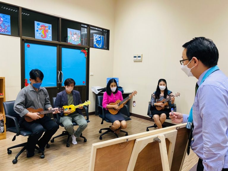 คณะครุศาสตร์ มหาวิทยาลัยสวนดุสิต ดำเนินการจัดกิจกรรม Ukulele คลายเครียด ให้กับบุคลากร และนักศึกษามหาวิทยาลัยสวนดุสิต