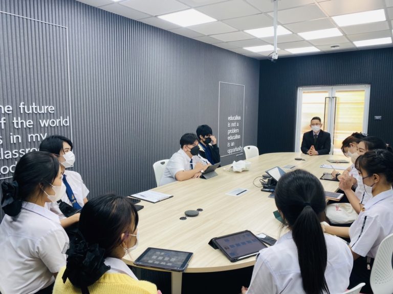 ผู้ช่วยศาสตราจารย์อัษฎา พลอยโสภณ รองคณบดีฝ่ายบริหารและกิจการนักศึกษาเป็นประธานการประชุมคณะกรรมการดำเนินงานสโมสรนักศึกษาคณะครุศาสตร์ ประจำปีงบประมาณ พ.ศ. 2566 ครั้งที่ 1/2565