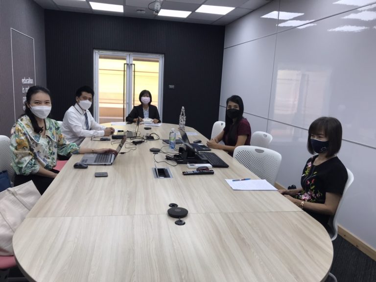 ผู้ช่วยศาสตราจารย์ ดร.กัลยา ชนะภัย ประธานคณะกรรมการบริหารหลักสูตรศึกษาศาสตรบัณฑิต สาขาวิชาการประถมศึกษา ดำเนินการประชุมคณะกรรมการบริหารหลักสูตรศึกษาศาสตรบัณฑิต สาขาวิชาการประถมศึกษา ครั้งที่ 1/2566