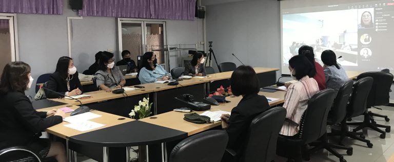 อาจารย์ ดร.ปุณยวีร์ จิโรภาสวรพงศ์ ประธานหลักสูตรศึกษาศาสตรบัณฑิต สาขาวิชาการศึกษาปฐมวัย เป็นประธานการประชุม หลักสูตรฯ ประจำเดือนมกราคม 2566 ครั้งที่ 13(6)/2565