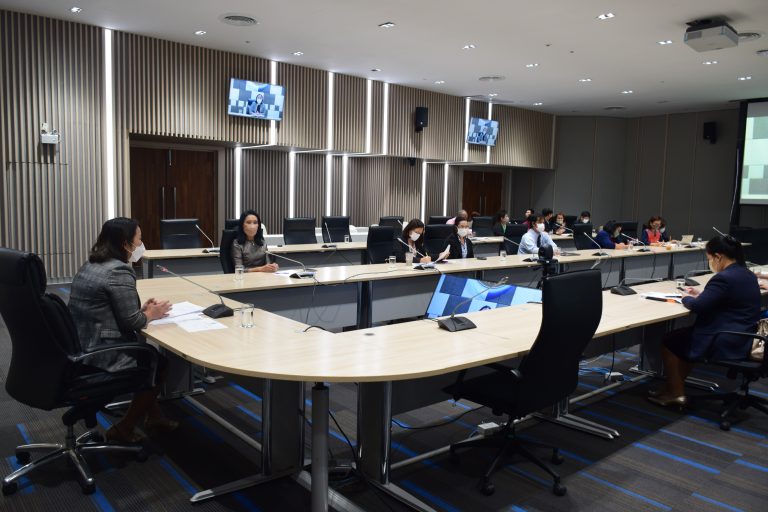 ผศ.ดร.วีณัฐ  สกุลหอม คณบดีคณะครุศาสตร์ เป็นประธานการประชุม การจัดทำแผนการบริการนักศึกษาพิการเฉพาะบุคคล (ISP)
