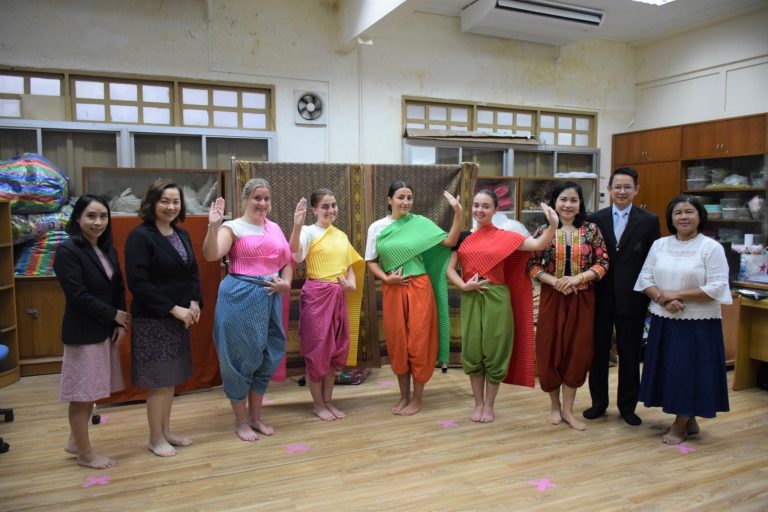 คณะครุศาสตร์ มหาวิทยาลัยสวนดุสิต ร่วมกับโรงเรียนสาธิตละอออุทิศ จัดโครงการแลกเปลี่ยนเรียนรู้ด้านการศึกษาและวัฒนธรรมไทย-อังกฤษ  ปีที่ 5