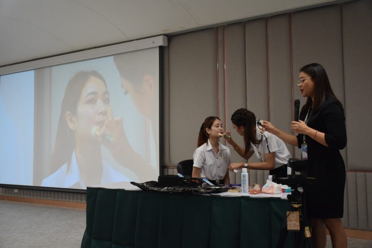 ฝ่ายกิจการนักศึกษา คณะครุศาสตร์ มหาวิทยาลัยสวนดุสิต จัดโครงการ กิจกรรมเสริมความเป็นครู “Teacher Skill Development : Growth Mindset” กิจกรรมที่ 12 พัฒนาบุคลิกภาพความเป็นครู “Smart teacher”