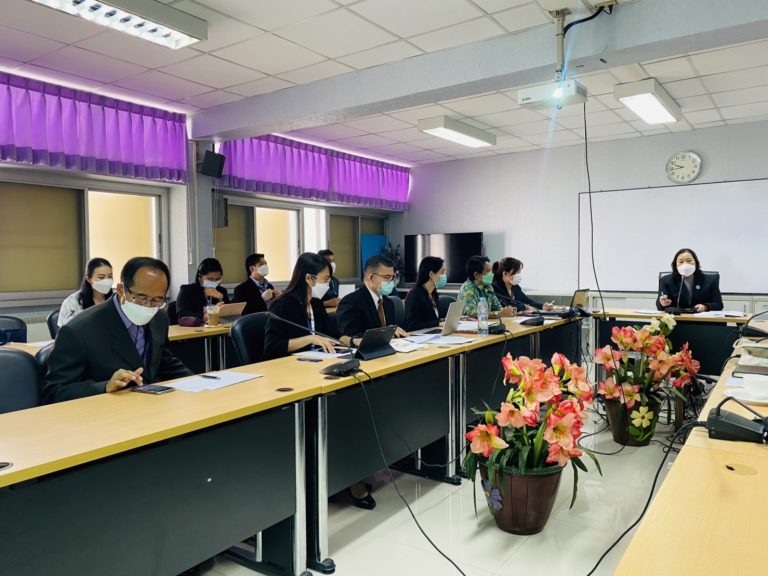 ผู้ช่วยศาสตราจารย์ ดร.วีณัฐ สกุลหอม คณบดีคณะครุศาสตร์ มหาวิทยาลัยสวนดุสิต เป็นประธานการประชุมคณะกรรมการบริหารและดำเนินงานคณะครุศาสตร์ ครั้งที่ 3(21)/2566