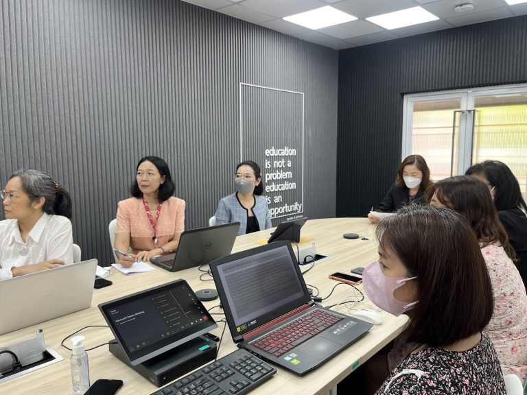 อาจารย์ ดร.ปุณยวีร์ จิโรภาสวรพงศ์ เป็นประธานการประชุมพิจารณาวิพากษ์ PLO (ผลลัพธ์การเรียนรู้ระดับหลักสูตร (Program Learning Outcomes:PLOs))