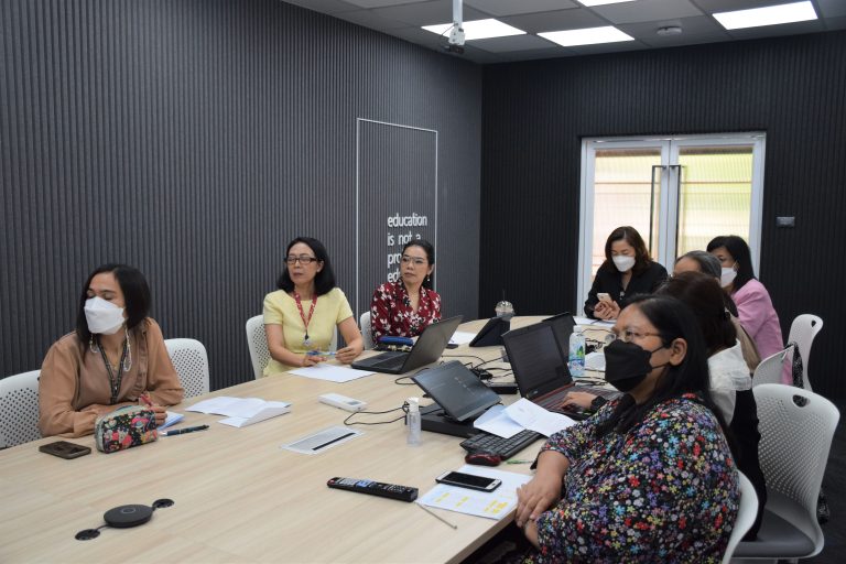 อาจารย์ ดร.ปุณยวีร์ จิโรภาสวรพงศ์ เป็นประธานการประชุมพิจารณาวิพากษ์ PLO (ผลลัพธ์การเรียนรู้ระดับหลักสูตร (Program Learning Outcomes:PLOs) ครั้งที่ ๒