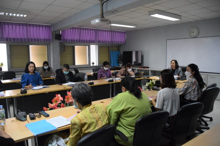ผู้ช่วยศาสตราจารย์ ดร.วีณัฐ สกุลหอม คณบดีคณะครุศาสตร์ มหาวิทยาลัยสวนดุสิต เป็นประธานการประชุมคณะกรรมการบริหารและดำเนินงานคณะครุศาสตร์ ครั้งที่ 4(22)/2566