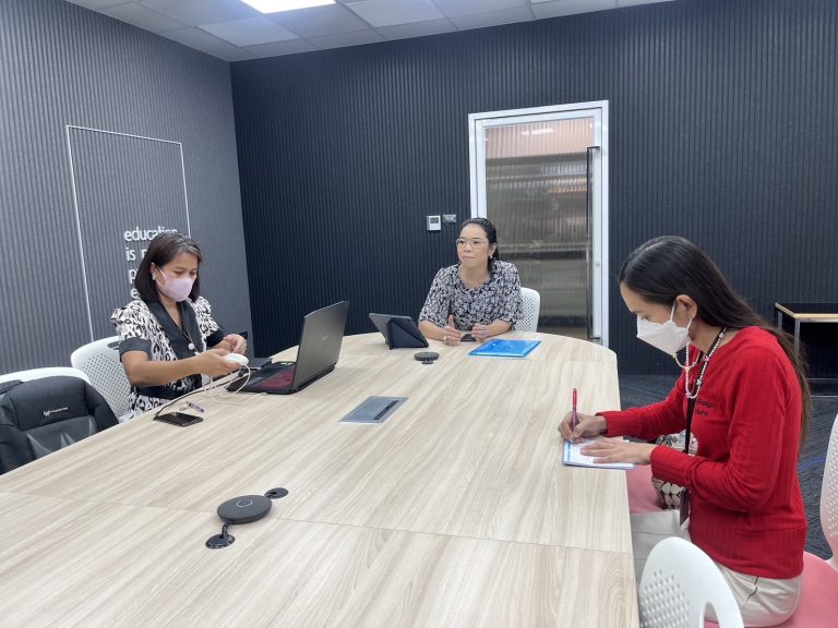 อาจารย์ ดร.สิรธัมม์ อุดมธรรมานุภาพ อาจารย์คณะครุศาสตร์ มหาวิทยาลัยสวนดุสิต เป็นประธานในการประชุมยกร่างรายวิชา เพื่อขอปรับปรุงหลักสูตรศึกษาศาสตรบัณฑิต สาขาวิชาการศึกษาปฐมวัย หลักสูตรปรับปรุง ๒๕๖๗