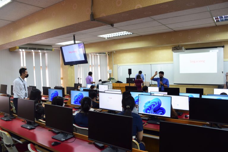 ฝ่ายงานการจัดการความรู้ คณะครุศาสตร์ จัดโครงการการจัดการความรู้ ปี 2566 กิจกรรมที่ 3 “การพัฒนาทักษะภาษาอังกฤษในการปฏิบัติงานโดยใช้แอปพลิเคชัน” จัดอบรมให้กับบุคลากรสายสนันสนุนและบุคลากรที่สนใจ