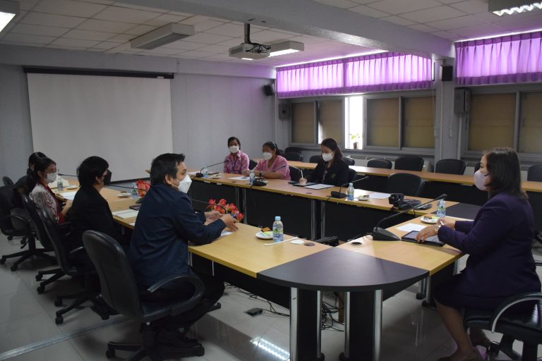 ผศ.ดร.วีณัฐ สกุลหอม คณบดีคณะครุศาสตร์ เป็นประธาน ในการประชุมหารือการจัดกิจกรรมเพื่อส่งเสริมสวัสดิการสำหรับบุตรของพนักงานและลูกจ้างของสำนักงาน กสทช.