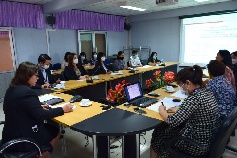 ผู้ช่วยศาสตราจารย์ ดร.วีณัฐ สกุลหอม คณบดีคณะครุศาสตร์ มหาวิทยาลัยสวนดุสิต เป็นประธานการประชุมคณะกรรมการบริหารและดำเนินงานคณะครุศาสตร์ ครั้งที่ 7(25)/2566