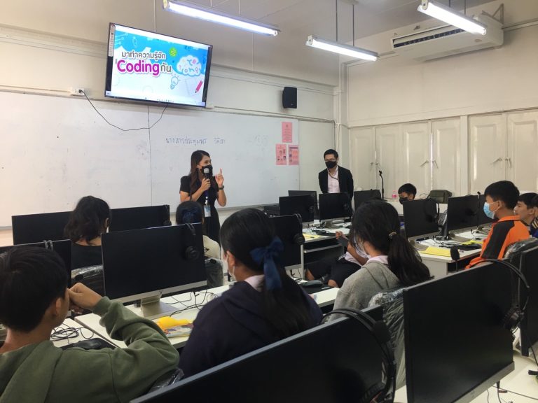 คณาจารย์หลักสูตรศึกษาศาสตรบัณฑิต สาขาวิชาการประถมศึกษา นำโดย ผศ.ดร.เอมมิกา วชิระวินท์ ผศ.ดร.ชนินทร์ ฐิติเพชรกุล และผศ. สุกัญญา นุตโร ได้จัดกิจกรรม 🧩”Introduction to coding”🧩  ให้กับนักเรียนโรงเรียนมนต์จรัสสิงห์อนุสรณ์