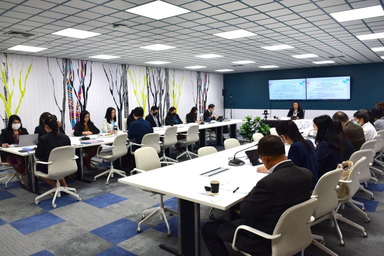 ผู้ช่วยศาสตราจารย์ ดร.วีณัฐ สกุลหอม คณบดีคณะครุศาสตร์ มหาวิทยาลัยสวนดุสิต เป็นประธานการประชุมคณะกรรมการบริหารและดำเนินงานคณะครุศาสตร์ ครั้งที่ 9(27)/2566