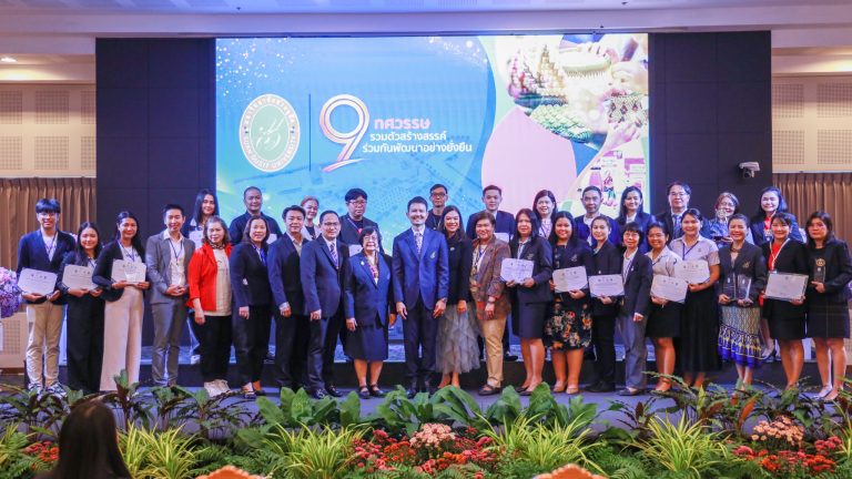 อาจารย์และนักศึกษา คณะครุศาสตร์ เข้าร่วม การนำเสนอผลงานวิชาการภาคโปสเตอร์ระดับชาติหัวข้อ “การพัฒนาชุมชนอย่างยั่งยืน”