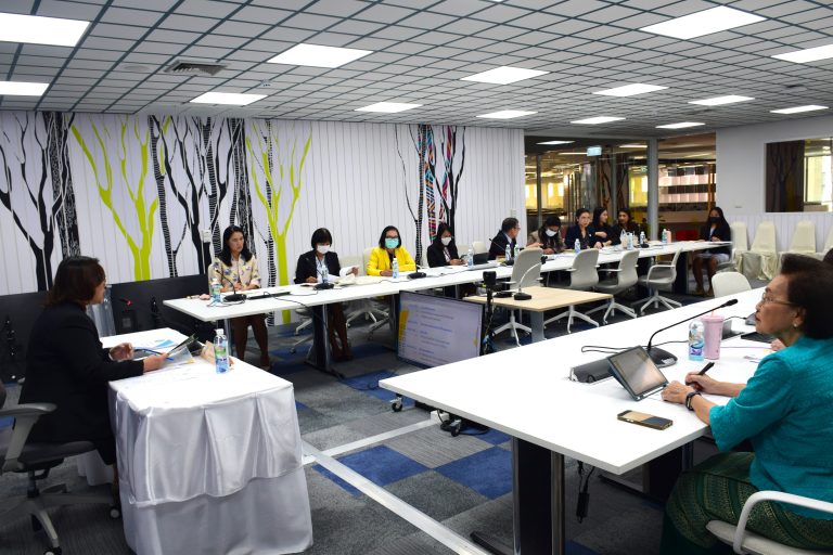 ผู้ช่วยศาสตราจารย์ ดร.วีณัฐ สกุลหอม คณบดีคณะครุศาสตร์ มหาวิทยาลัยสวนดุสิต เป็นประธานการประชุมคณะกรรมการบริหารและดำเนินงานคณะครุศาสตร์ ครั้งที่ 10(28)/2566