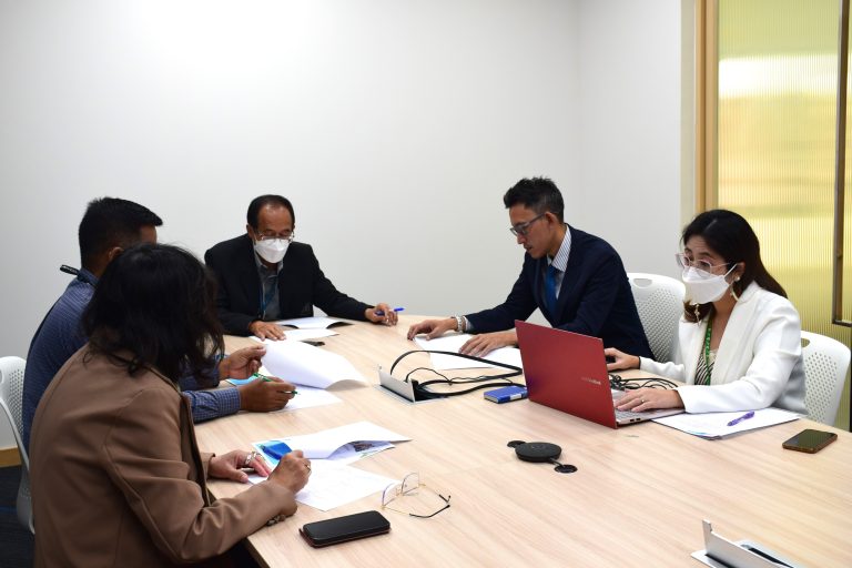 หลักสูตรศึกษาศาสตรมหาบัณฑิต สาขาวิชาการสอนภาษาอังกฤษระดับประถมศึกษา หลักสูตรใหม่ พ.ศ. 2565 จัดประชุมคณะกรรมการบริหารหลักสูตรฯ ครั้งที่ 5/2566