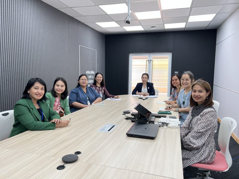 อาจารย์ ดร.สิรธัมม์ อุดมธรรมานุภาพ ประธานหลักสูตรศึกษาศาสตรบัณฑิต สาขาวิชาการศึกษาปฐมวัย เป็นประธานการประชุม หลักสูตรฯ ประจำเดือนธันวาคม 2566 ครั้งที่ 9(3)/2566