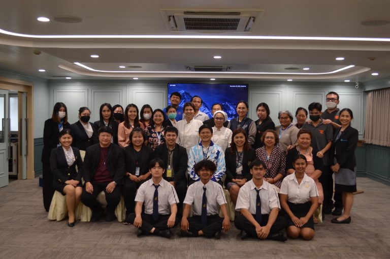 บุคลากรฝ่ายบริการสนับสนุนนักศึกษาพิการเรียนร่วม เป็นวิทยากรอบรม “ภาษามือเพื่อการสื่อสาร” ให้กับบุคลากรโครงการในกำกับสำนักกิจการพิเศษ