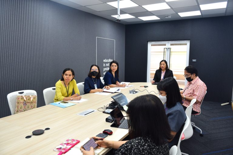 คณะครุศาสตร์ มหาวิทยาลัยสวนดุสิต เข้าร่วมรับฟังประชุมโครงการเพื่อเพิ่มประสิทธิภาพการปฏิบัติงานใบอนุญาตประกอบวิชาชีพทางการศึกษากับเครือข่ายผู้ประกอบวิชาชีพ ประจำงบประมาณ พ.ศ. 2567