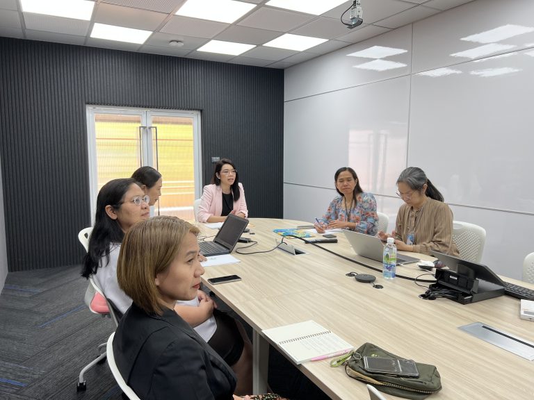 อาจารย์ ดร.สิรธัมม์ อุดมธรรมานุภาพ ประธานหลักสูตรศึกษาศาสตรบัณฑิต สาขาวิชาการศึกษาปฐมวัย เป็นประธานการประชุม หลักสูตรฯ ประจำเดือนกุมภาพันธ์ 2567 ครั้งที่ 11(5)/2567