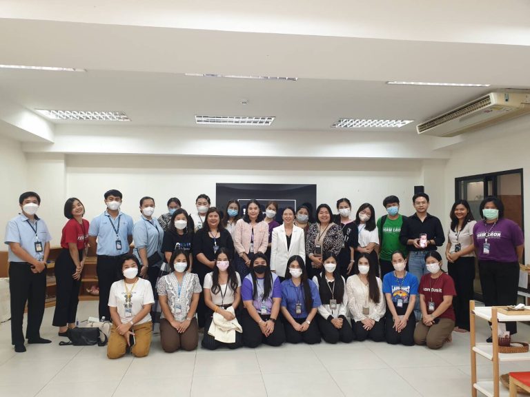 วันที่ 2 เมษายน 2567 เวลา 09.00-17.00 น. อาจารย์ประจำหลักสูตรศึกษาศาสตรบัณฑิต สาขาวิชาการศึกษาปฐมวัย ร่วมเป็นวิทยากรอบรมเชิงปฏิบัติการ ในโครงการอบรมบุคลากรโรงเรียนสาธิตละอออุทิศ ระดับอนุบาล ประจำปีการศึกษา 2567 (วันที่ 2)