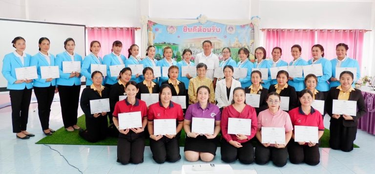 รองศาสตราจารย์ ดร. จีระพันธุ์ พูลพัฒน์ และผู้ช่วยศาสตราจารย์ พรใจ สารยศ ได้รับเชิญเป็นวิทยากรอบรมให้กับคณะครู ผู้ดูแลเด็ก