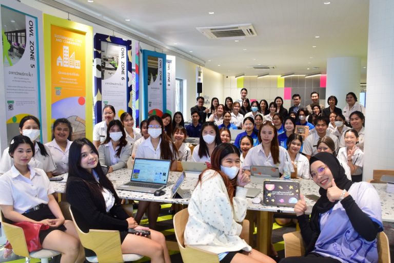 อาจารย์อลงกรณ์ เกิดเนตร ประธานกลุ่มวิชาชีพครูและฝ่ายฝึกประสบการณ์วิชาชีพ คณะครุศาสตร์เป็นประธานเปิดงานการจัดแสดงผลงานสื่อนวัตกรรมของนักศึกษา