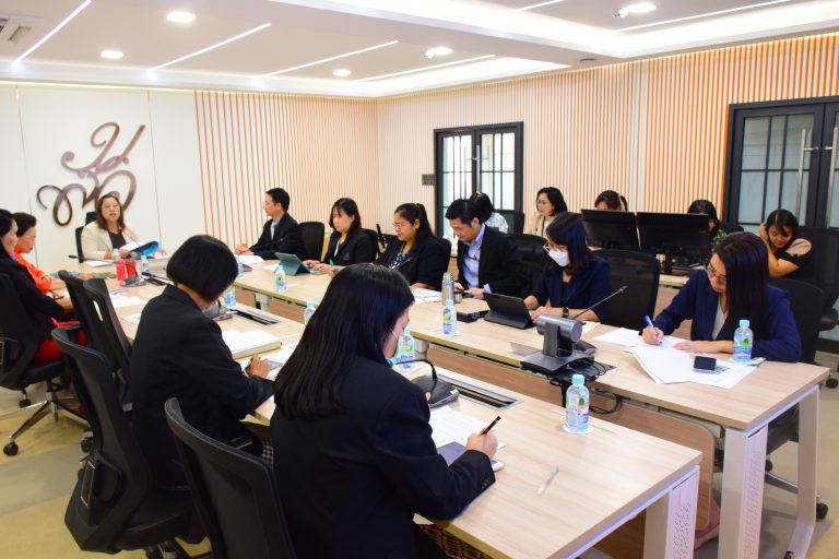 ผู้ช่วยศาสตราจารย์ ดร.วีณัฐ สกุลหอม คณบดีคณะครุศาสตร์ มหาวิทยาลัยสวนดุสิต เป็นประธานการประชุมคณะกรรมการบริหารและดำเนินงานคณะครุศาสตร์ ครั้งที่ 7(35)/2567