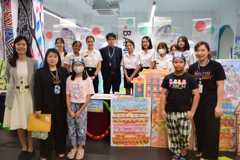 นักศึกษา คณะครุศาสตร์ ชั้นปีที่ 4 จัดนิทรรศการการฝึกปฎิบัติการสอนในสถานศึกษา 1 ภาคการศึกษาที่ 1 ปีการศึกษา 2567 “จากห้องเรียนสู่ห้องสอน : เรียนรู้และเติมโตแบบครูมืออาชีพ”