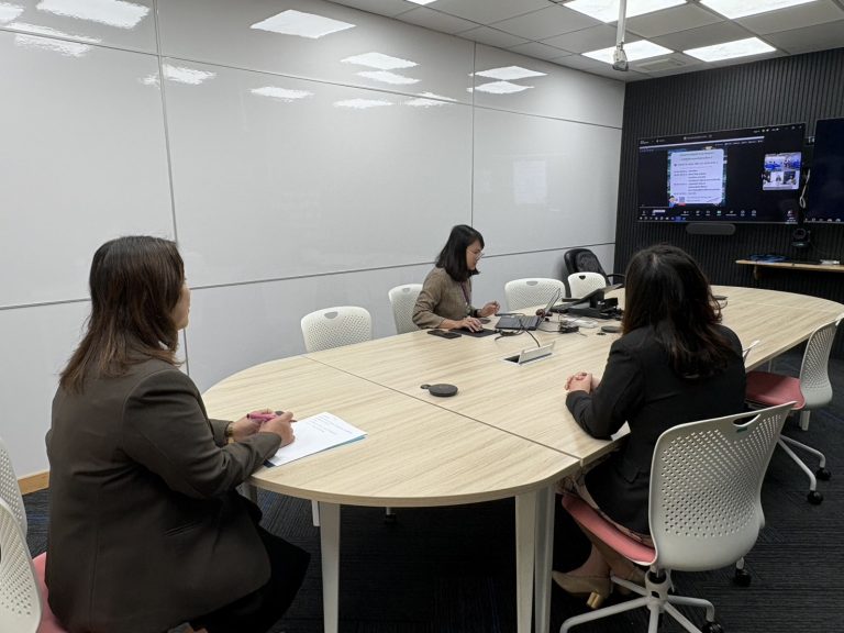 ผศ.ดร.วีณัฐ สกุลหอม คณบดีคณะครุศาสตร์กล่าวเปิด กิจกรรมปฐมนิเทศ “การฝึกปฏิบัติการสอนในสถานศึกษา 2” คณะครุศาสตร์ มหาวิทยาลัยสวนดุสิต ประจำภาคการศึกษาที่ 2 ปีการศึกษา 2567