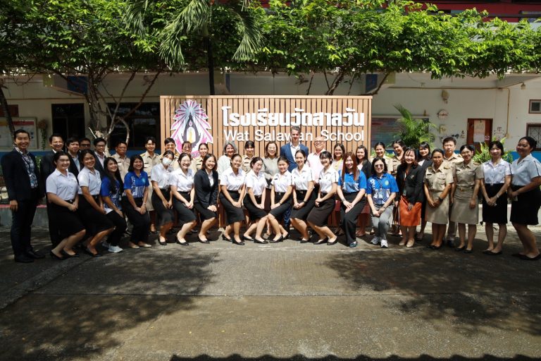 ผู้ช่วยศาสตราจารย์ ดร.วีณัฐ สกุลหอม คณบดีคณะครุศาสตร์ มหาวิทยาลัยสวนดุสิตนำคณาจารย์ คุณครูโรงเรียนสาธิตละอออุทิศ และนักศึกษา หลักสูตรศึกษาศาสตรบัณฑิตสาขาวิชาการศึกษาปฐมวัย  และสาขาวิชาการประถมศึกษา เข้าร่วมการประชุมเชิงปฏิบัติการ (ครั้งที่ 2) เกี่ยวกับมาตรฐานวิชาชีพครู (เยี่ยมโรงเรียน) โครงการประเทศไทย – ระยะที่ 2