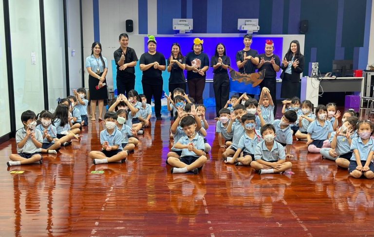 หลักสูตรประกาศนียบัตรบัณฑิต สาขาวิชาล่ามภาษามือ และบุคคลากรฝ่ายบริการสนับสนุนนักศึกษาพิการเรียนร่วม (DSS) ร่วมกับ โรงเรียนสาธิตละอออุทิศ จัดกิจกรรม “เรียนรู้ภาษามือ”ให้กับนักเรียนระดับชั้นอนุบาลปีที่ 3