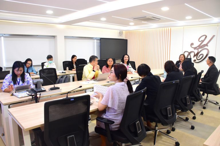 ผศ.ดร.วีณัฐ สกุลหอม คณบดีคณะครุศาสตร์ มหาวิทยาลัยสวนดุสิต เป็นประธานการประชุมคณะกรรมการบริหารและดำเนินงานคณะครุศาสตร์ ครั้งที่ 4(41)/2568