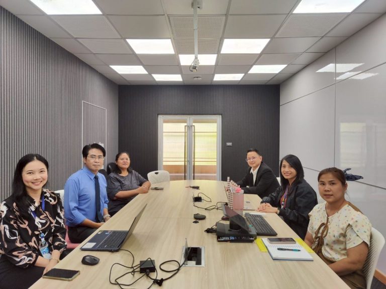 ผศ.ดร.เอมมิกา วชิระวินท์ ประธานโครงการ เป็นประธานการประชุมเตรียมความพร้อมจัดโครงการพัฒนาคุณภาพการศึกษาและการพัฒนาท้องถิ่น โดยมีสถาบันอุดมศึกษาเป็นพี่เลี้ยง เครือข่ายเพื่อการพัฒนาอุดมศึกษา ประจำปีงบประมาณ พ.ศ. 2568