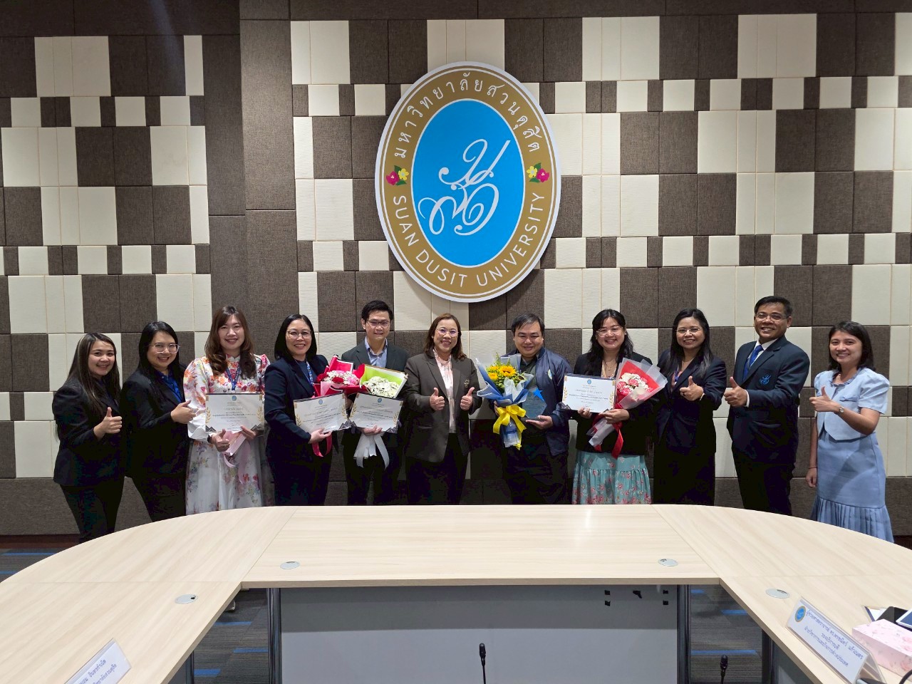 คณะครุศาสตร์ มหาวิทยาลัยสวนดุสิต ขอแสดงความยินดีกับ บุคลากรคณะครุศาสตร์ ที่ได้รับประกาศเกียรติคุณ และโล่รางวัล ในพิธีมอบรางวัลโครงการเชิดชูเกียรติบุคลากรดีเด่นมหาวิทยาลัยสวนดุสิต ประจำปี 2568
