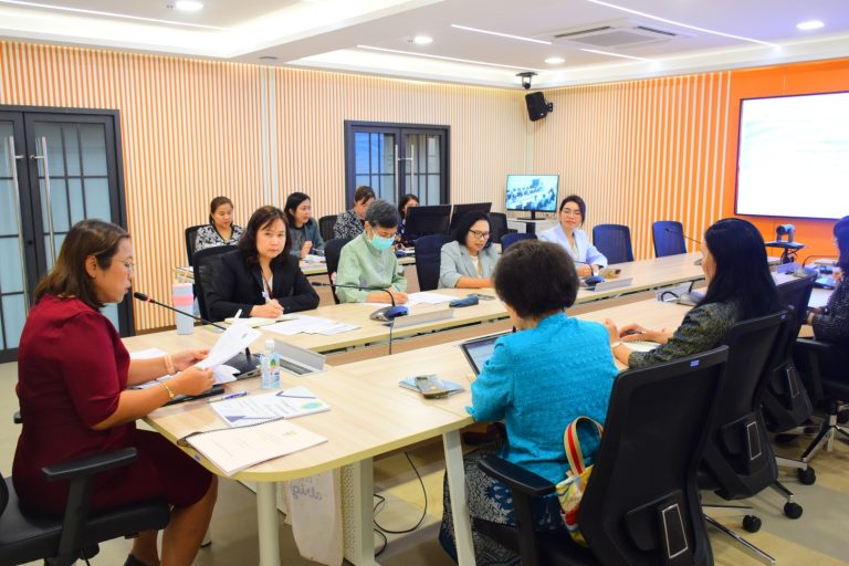 ผศ.ดร.วีณัฐ สกุลหอม คณบดีคณะครุศาสตร์ มหาวิทยาลัยสวนดุสิต เป็นประธานการประชุมคณะกรรมการบริหารและดำเนินงานคณะครุศาสตร์ ครั้งที่ 2(44)/2568