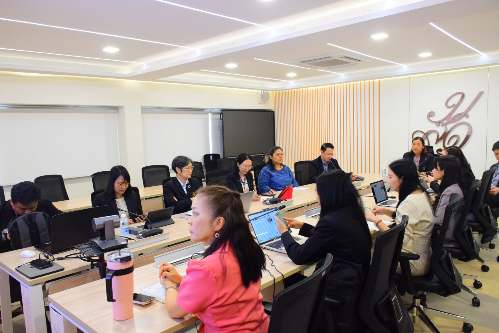 ผศ.ดร.วีณัฐ  สกุลหอม คณบดี คณะครุศาสตร์เป็นประธานเปิด กิจกรรม KM ครุศาสตร์: เขียนผลงานสู่มาตรฐาน Thailand PSF ครั้งที่ 1