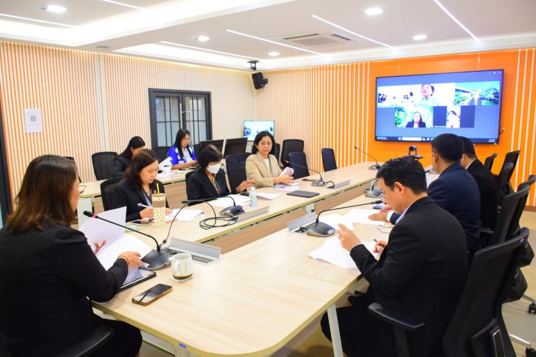 ผศ.ดร.วีณัฐ สกุลหอม คณบดีคณะครุศาสตร์ มหาวิทยาลัยสวนดุสิต เป็นประธานการประชุมคณะกรรมการประจำคณะครุศาสตร์ ครั้งที่ 6/2568